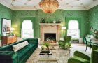 Yeşil duvar kağıtları ve mobilya