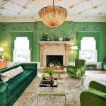 Grüne Tapeten und Möbel