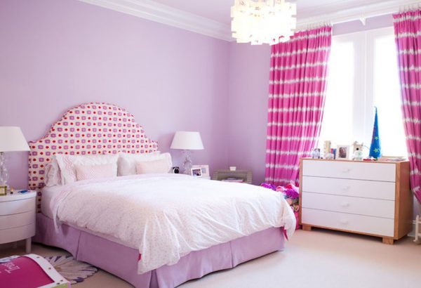 Kombinācija ar rozā krāsu ir piemērota meitenes guļamistabai