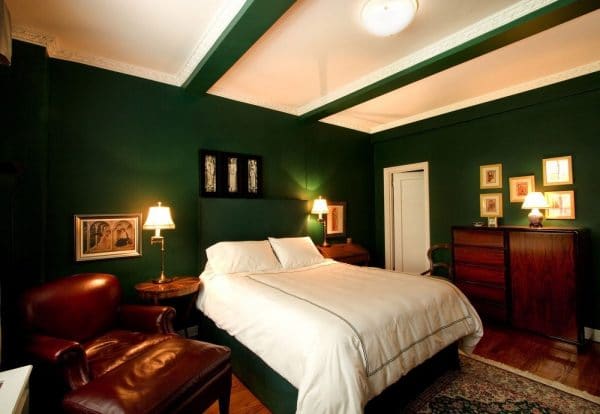 Soveværelse i mørkegrønt