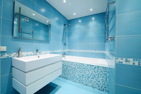 Blått badrum