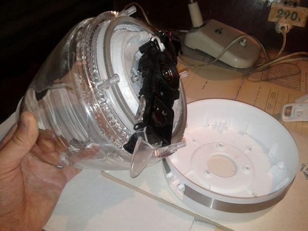 Using sealant to repair an electric kettle