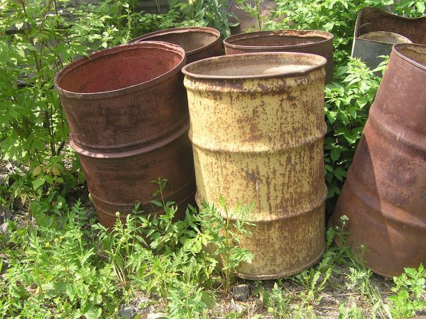 Barrels for water to the country