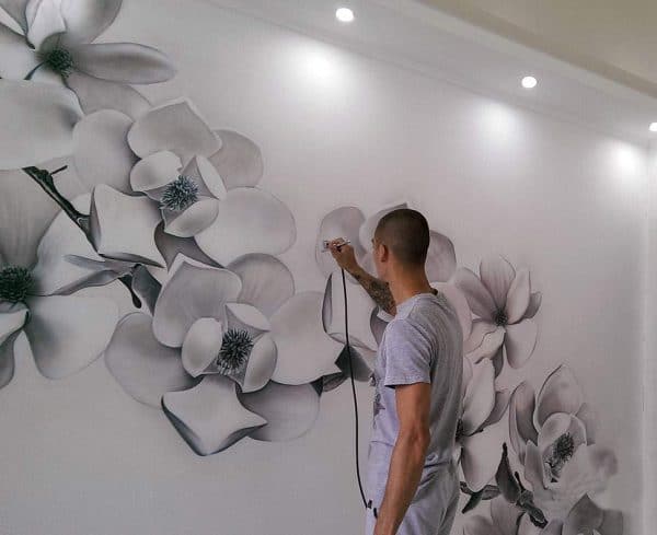 ציורי מברשת אוויר על הקירות