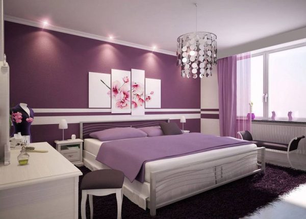 Lila renkte yapılmış yatak odası