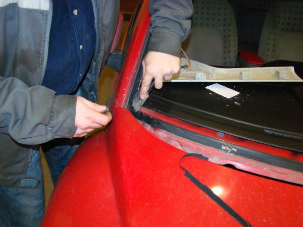 Preparing a place for the windshield