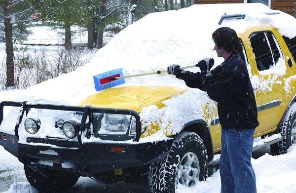 Danys a la pintura del cotxe quan netegeu gel i neu