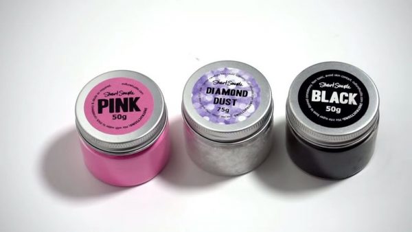 Vernici in polvere in tre tonalità: il glitter più brillante, super nero e rosa