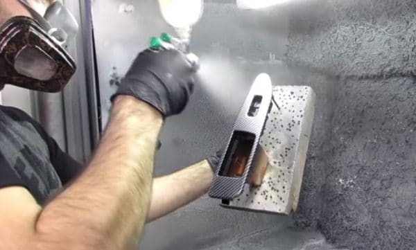 Applying varnish to an automotive part