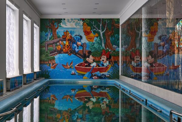 Zwembad voor kinderen in het landhuis van Kirkorov