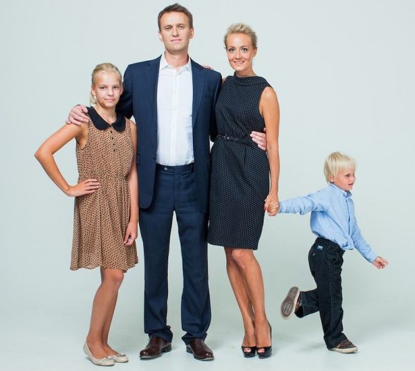 Aleksei Navalny perheensä kanssa