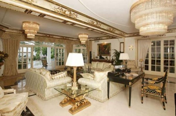 Sala de estar en el apartamento de Nikolai Baskov