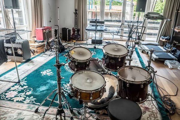 Drum di studio peribadi penyanyi