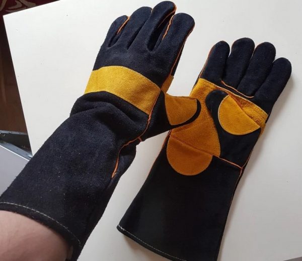 Protective leather gloves for DEKO welders