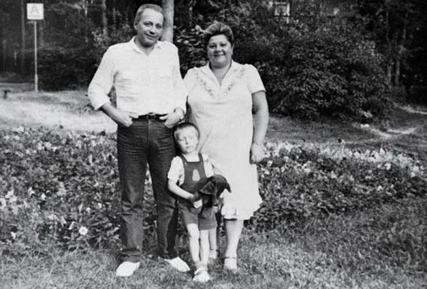 Alexandru Maslyakov cu soția și fiul său