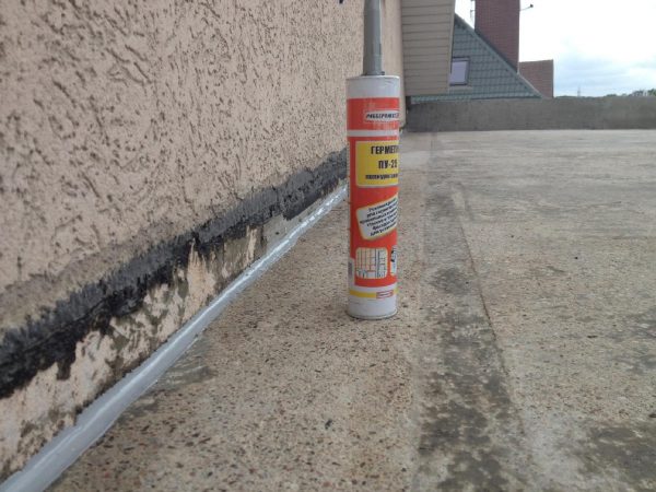 Means for waterproofing building seams