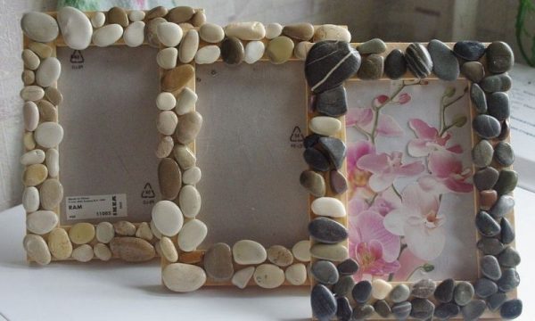 Making photo frames with stones