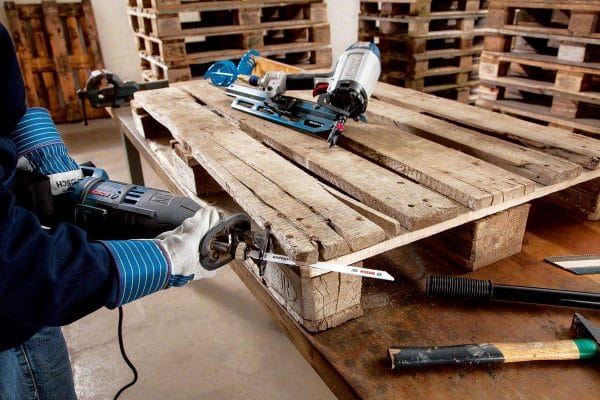 Hulpmiddelen voor het verwerken van houten pallets