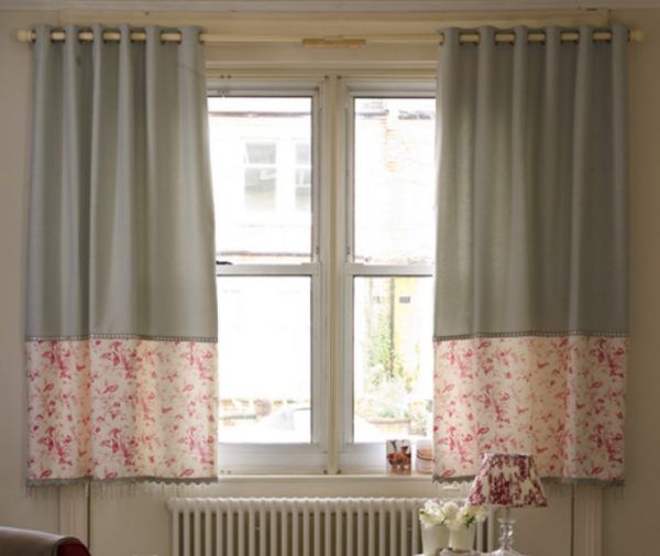 No se recomiendan cortinas cortas para techos bajos.