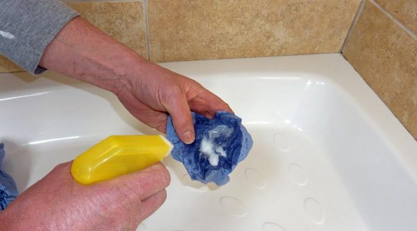 Vestígios descongelados de selante são facilmente lavados com água