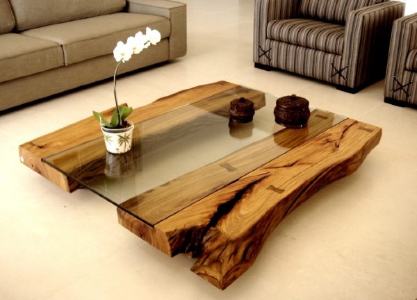 Originalt sofabord lavet af træstammer