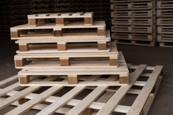 Palets euro de fusta de magatzem