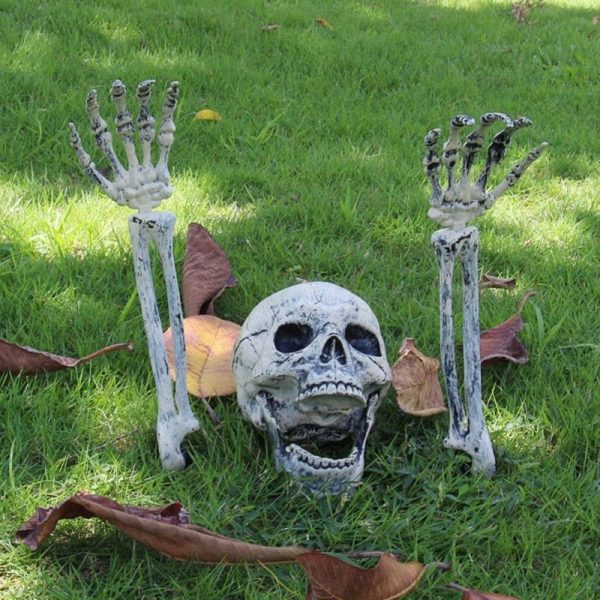 Skull and hands for the lawn