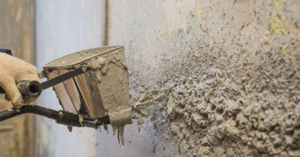 Använda en tratthink för väggputsning