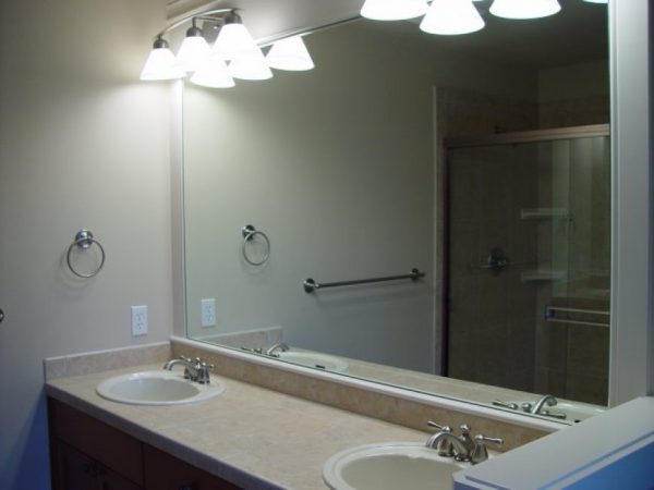 Large mirror surfaces in the bathroom need regular cleaning