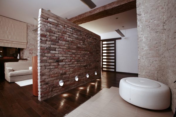 Διακοσμητικό διαμέρισμα από τούβλο για την τοποθέτηση του χώρου