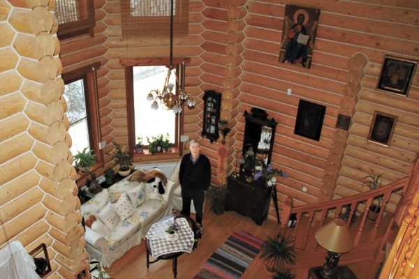 Vardagsrum i ett hus på landet Shcherbakova