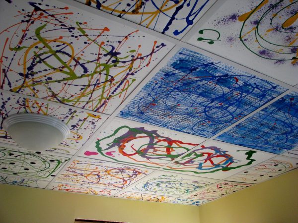 Dibujo creativo en el techo