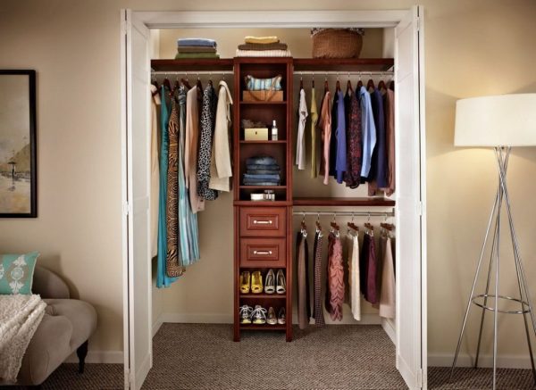 Small dressing room in the pantry