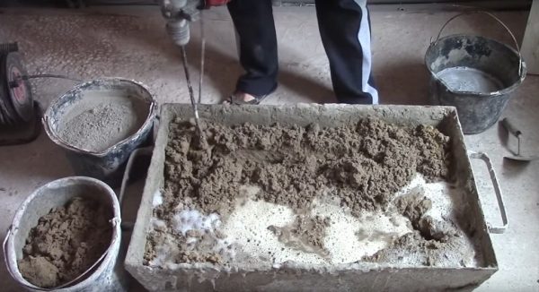 Herstellung der Zusammensetzung zum Verputzen auf Zementbasis
