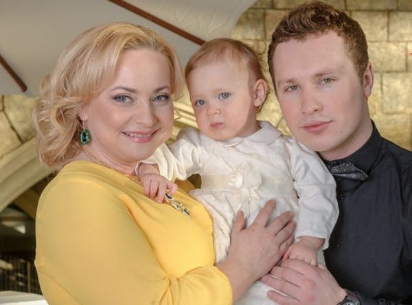 Svetlana Permyakova con suo marito e sua figlia