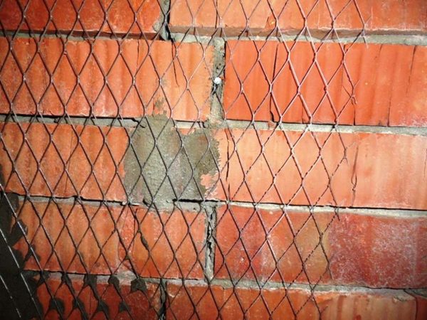 Reinforcing mesh for plastering brick walls