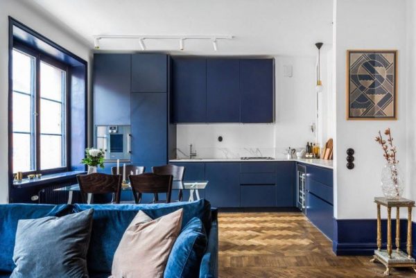 Dark blue tone in the interior of the apartment