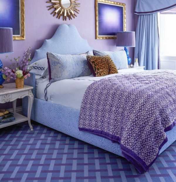 Yatak odası iç mor ve mavi tonları