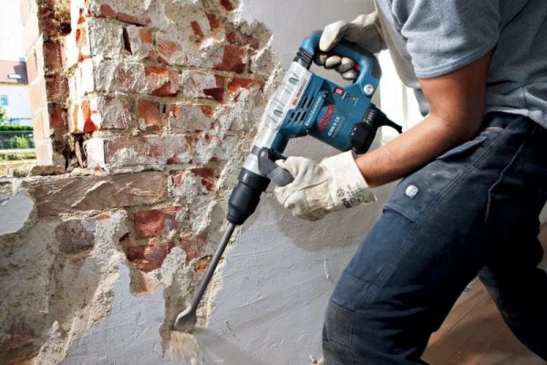 Removing old plaster with a perforator