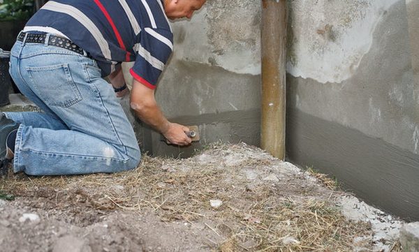 Cementa bāzes maisījumus parasti izmanto cokola apdarei.