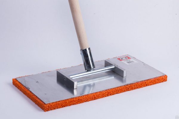 Plaster grouting tool with wooden holder