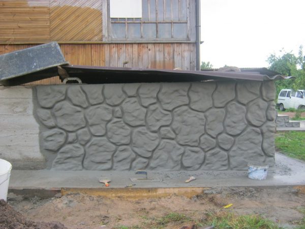 Довршавање темеља куће под каменом