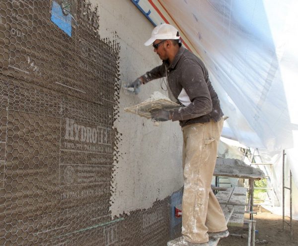 Application of mesh for plastering