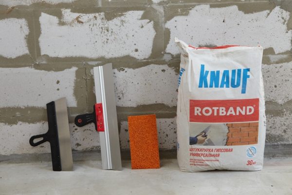 Campuran plaster universal Knauf Rotband