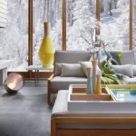 Interior confortabil în afara ferestrei de iarnă