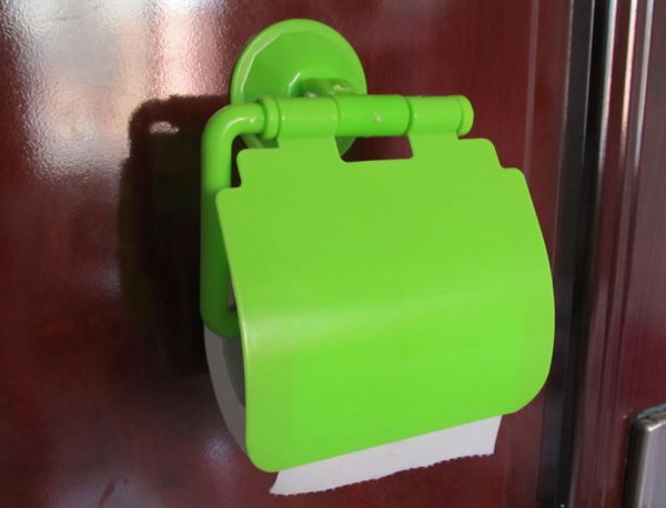 Günstiger Toilettenpapierhalter aus Kunststoff