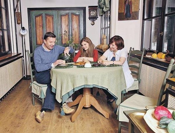 Leonid Parfyonov with his family