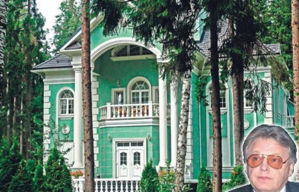 Landgoed van Yuri Antonov in Gribovo