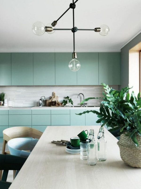 Neo Mint krāsa virtuves interjerā