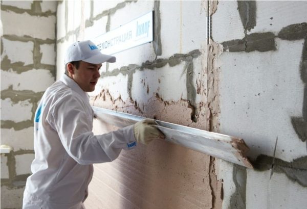 Tynkowanie ścian betonowych